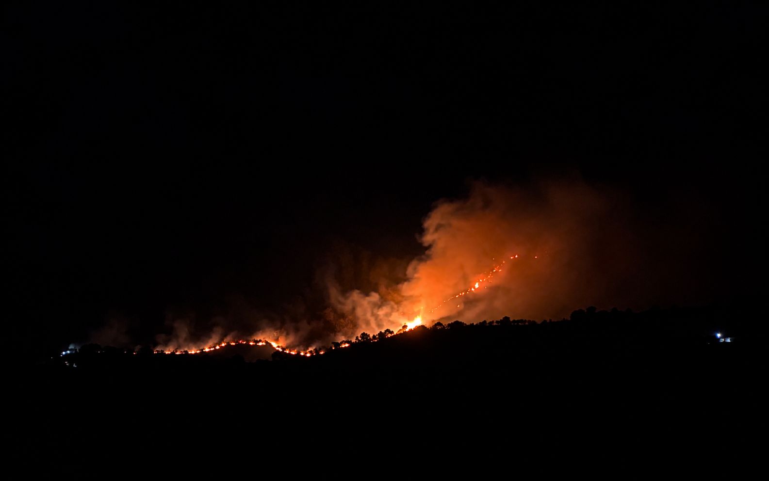 Incêndio na Serra Geral ganha grandes proporções no Norte de Minas — foto 3