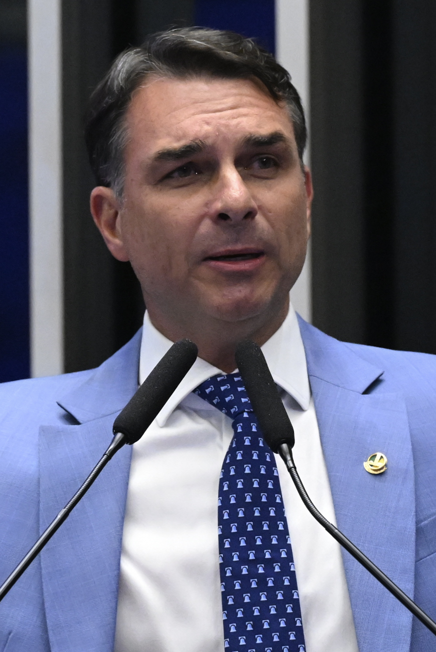 Equipe de Flávio Bolsonaro vê obstáculos para aprovar PEC de corte de gastos antes da posse
